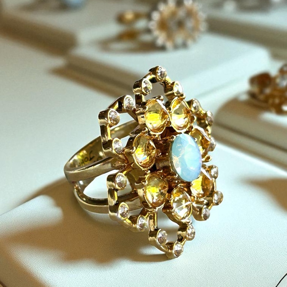 Vintage Betsey Johnson Ring ~Gold Tone & Crystal Flower Power Size 7